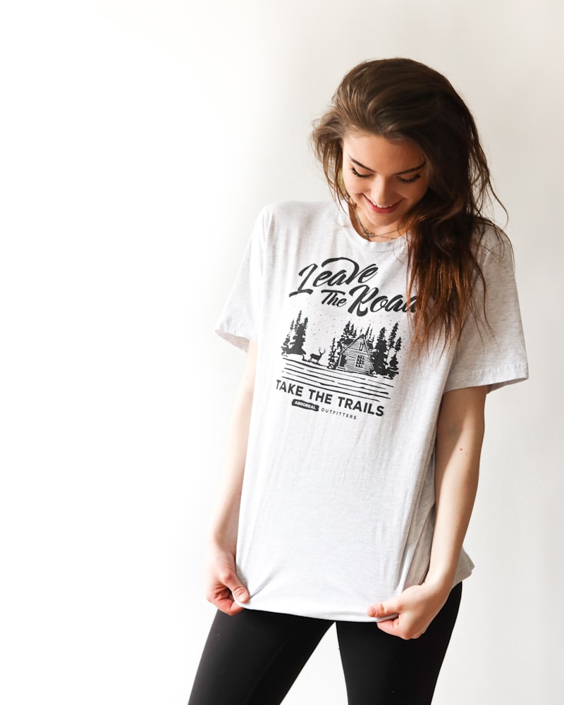 Jup look: oversized white tee with black trousers
